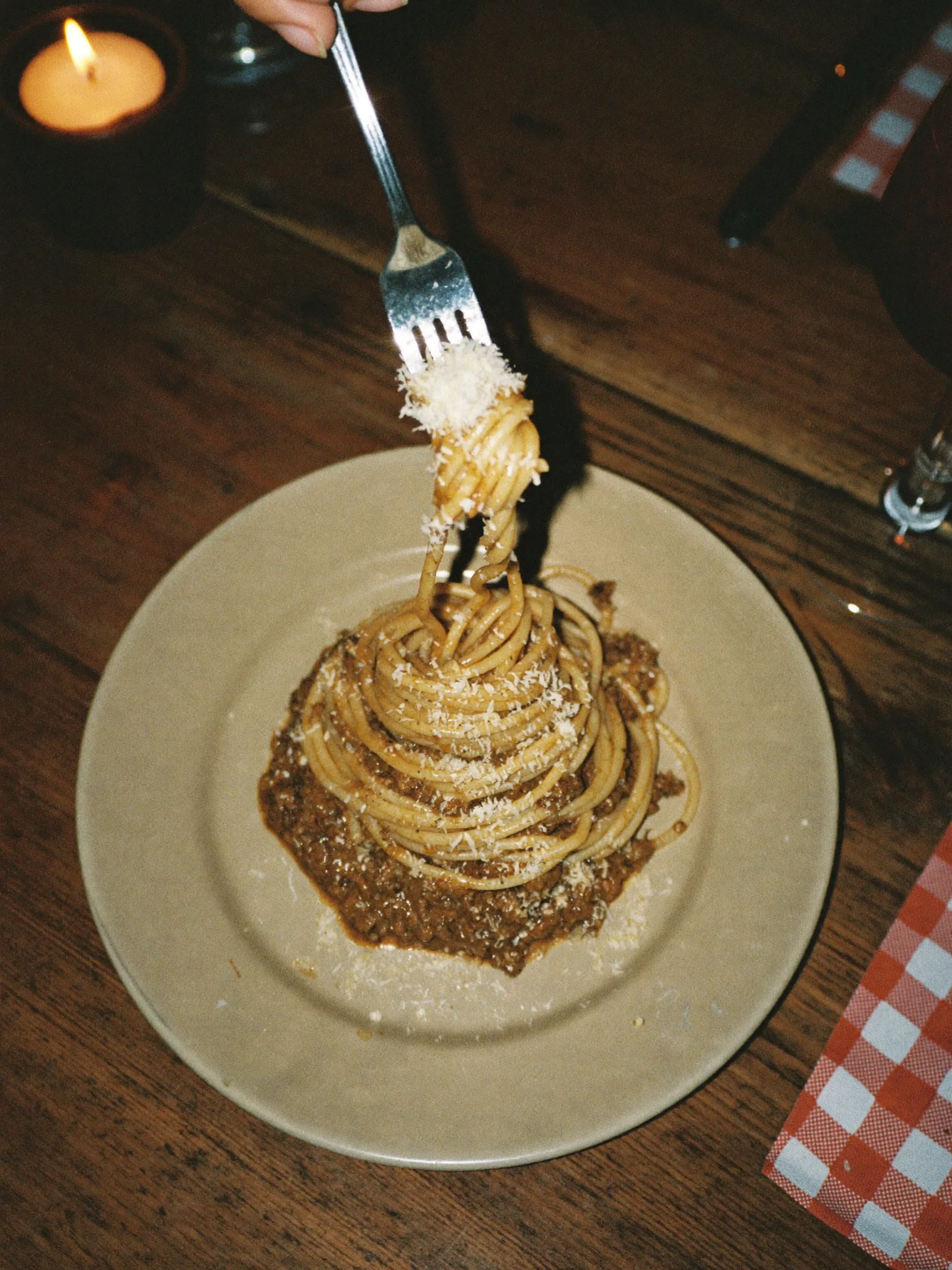 Spaghetti al Ragù mit Parmesan (Symbolfoto)